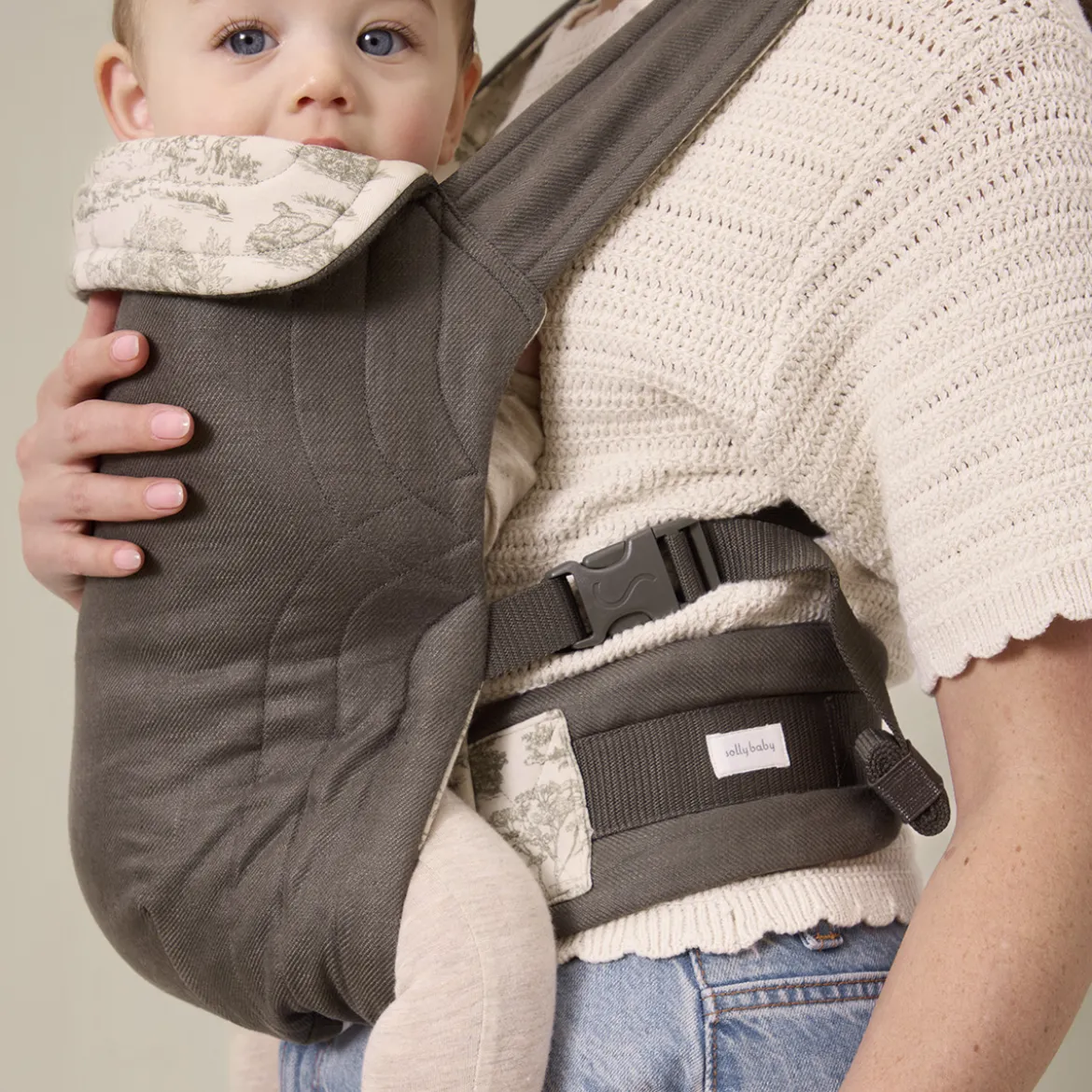 Buckle Carrier